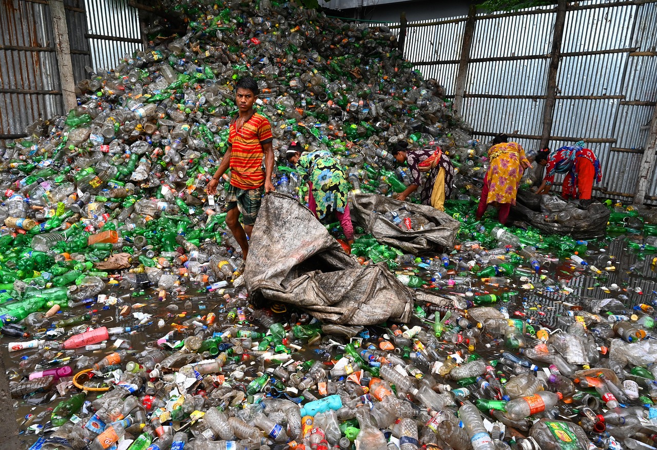 découvrez nos solutions d'extrusion plastique industrielle pour des produits durables et sur mesure, adaptées à tous vos besoins de fabrication.