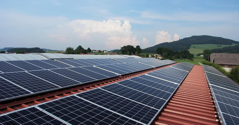 Combien coûte une ombrière photovoltaïque au m² ?