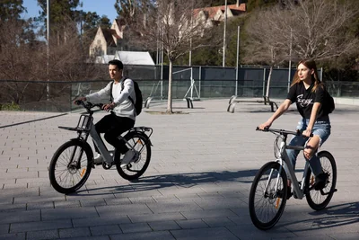Découvrez la nouvelle piste du bonheur sur les campus de Reims : les étudiants peuvent maintenant louer un vélo pour leurs déplacements !