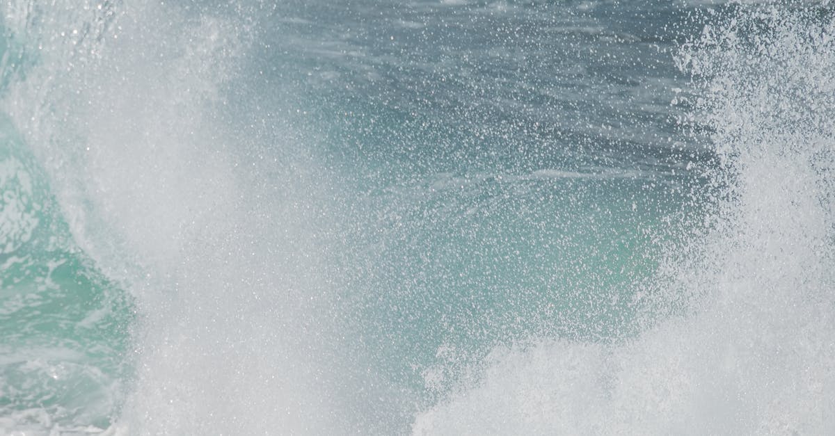 découvrez l'énergie marine, une source renouvelable innovante qui exploite la puissance des océans et des mers pour produire de l'électricité durable. explorez ses avantages écologiques, son potentiel de développement et son rôle dans la transition énergétique.