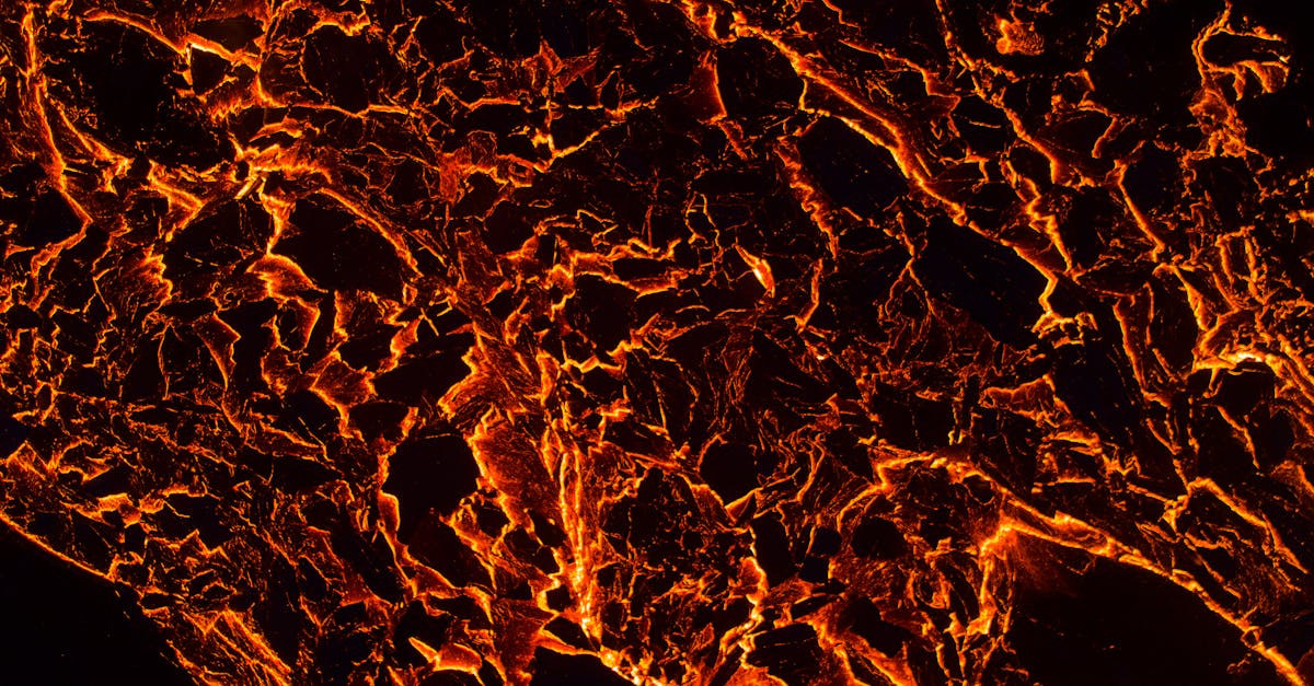 découvrez l'énergie géothermique, une source renouvelable et durable, exploitant la chaleur interne de la terre pour produire de l'électricité et chauffer des bâtiments. explorez ses avantages environnementaux et son potentiel d'innovation dans la transition énergétique.