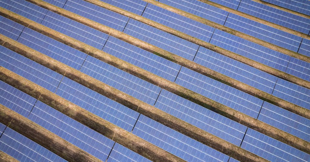 découvrez comment la transition énergétique transforme notre avenir grâce à des solutions durables, des énergies renouvelables et des innovations technologiques qui réduisent notre empreinte carbone.