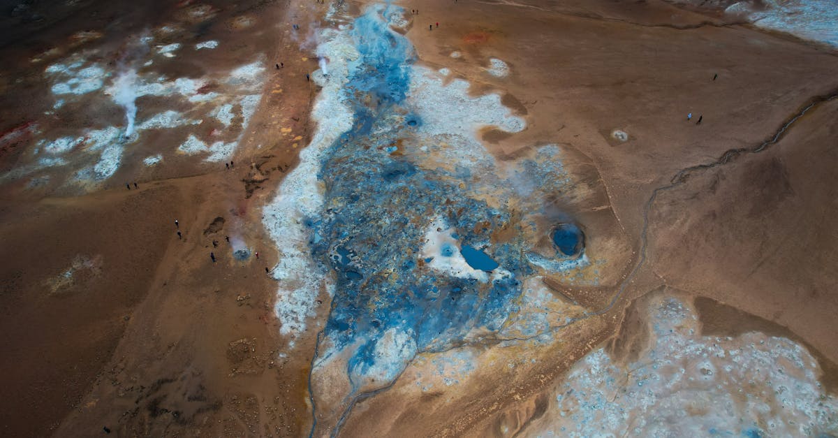 découvrez les avantages de l'énergie géothermique, une source d'énergie renouvelable et durable qui tire parti de la chaleur de la terre. apprenez comment cette technologie innovante contribue à réduire les émissions de carbone et à promouvoir une consommation énergétique responsable.