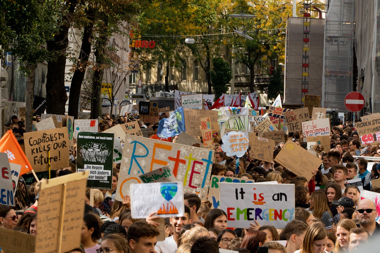 découvrez comment les disparités climatiques affectent les populations à travers le monde, les causes de ces inégalités environnementales et les solutions envisagées pour un avenir plus équitable.