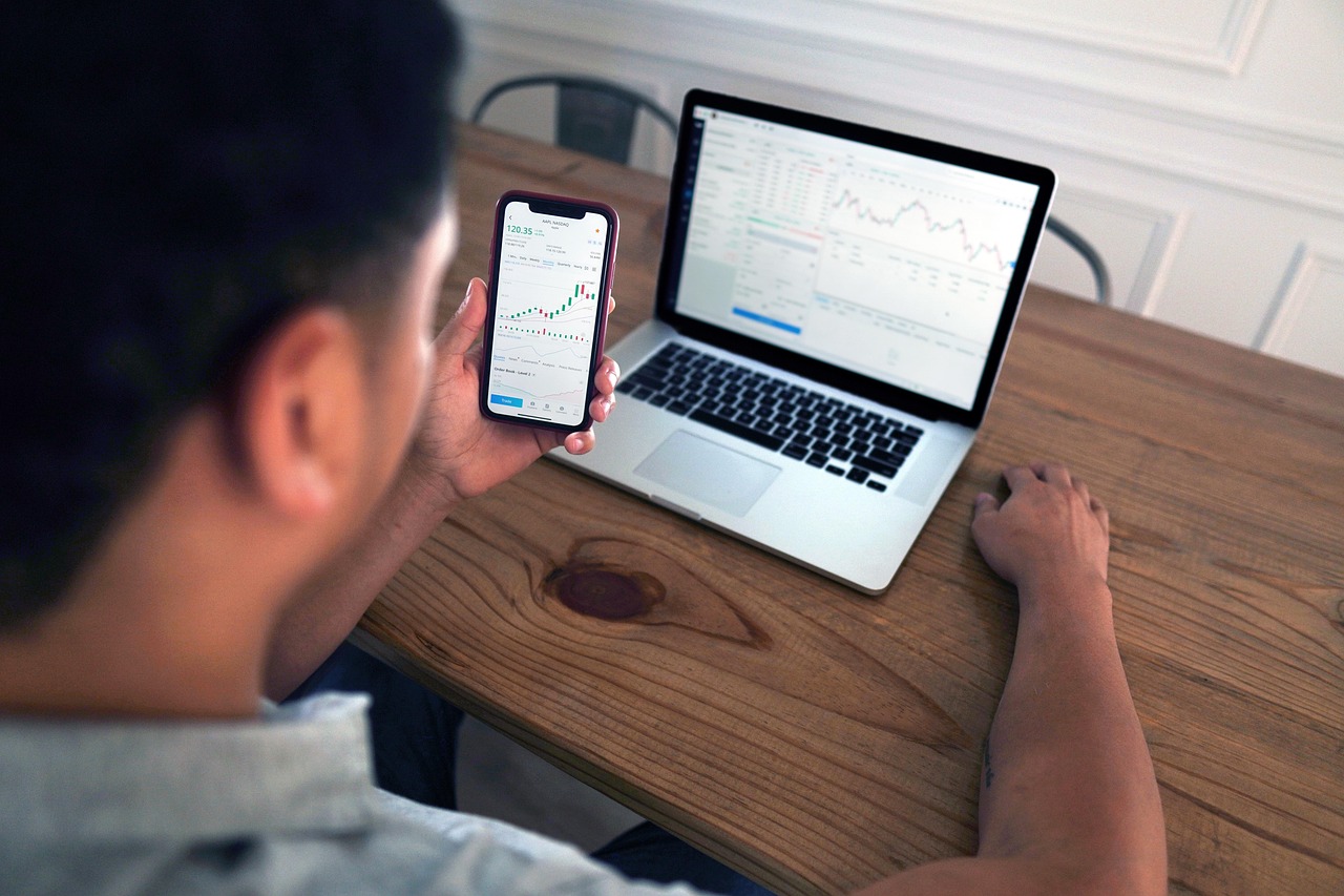 d&eacute;couvrez les fondamentaux du trading, les meilleures strat&eacute;gies et conseils pour investir efficacement sur les march&eacute;s financiers.